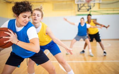 Formació per entrenadors/es de bàsquet i voleibol en edat escolar